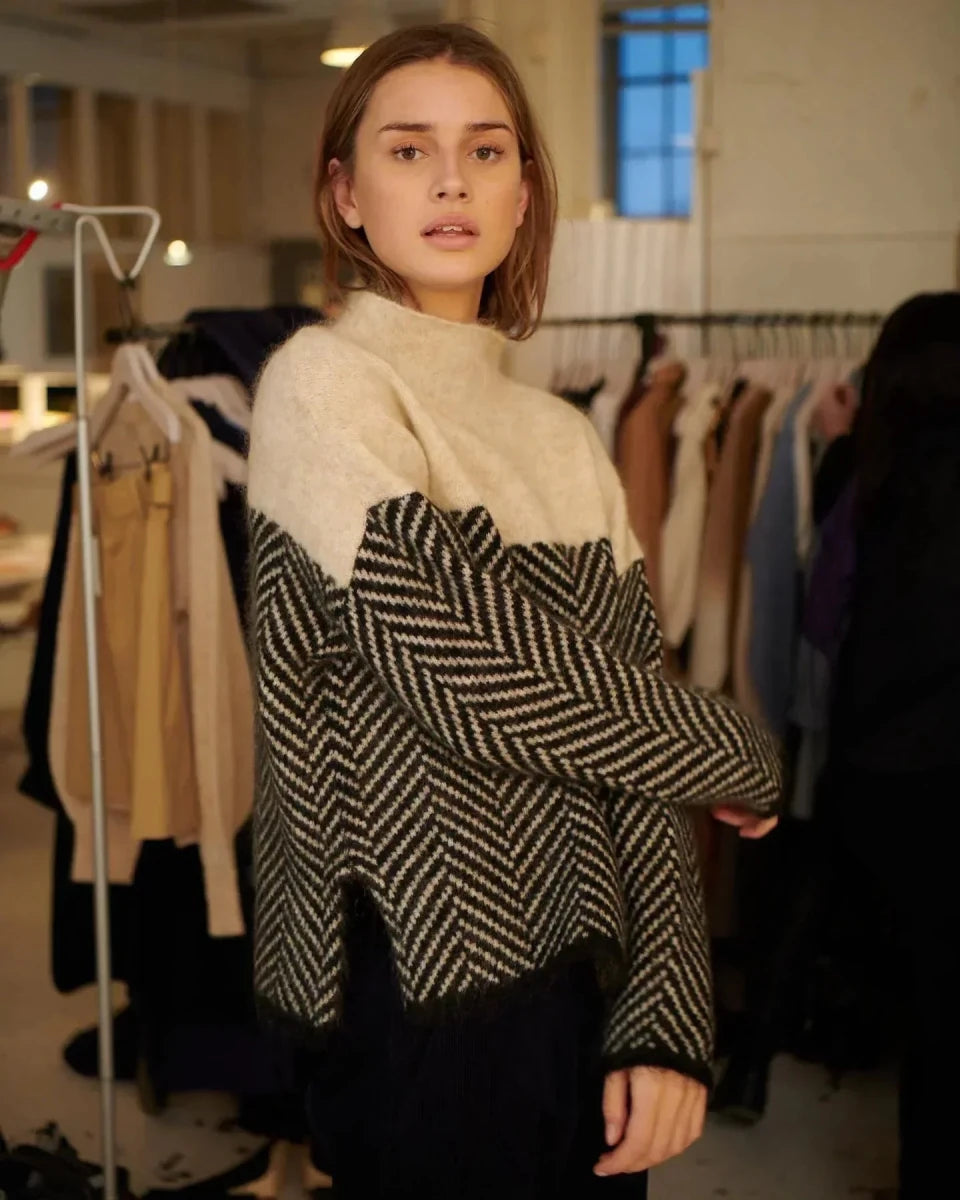 SCARLETT | Turtleneck jumper with soft knit - Liora Melbourne